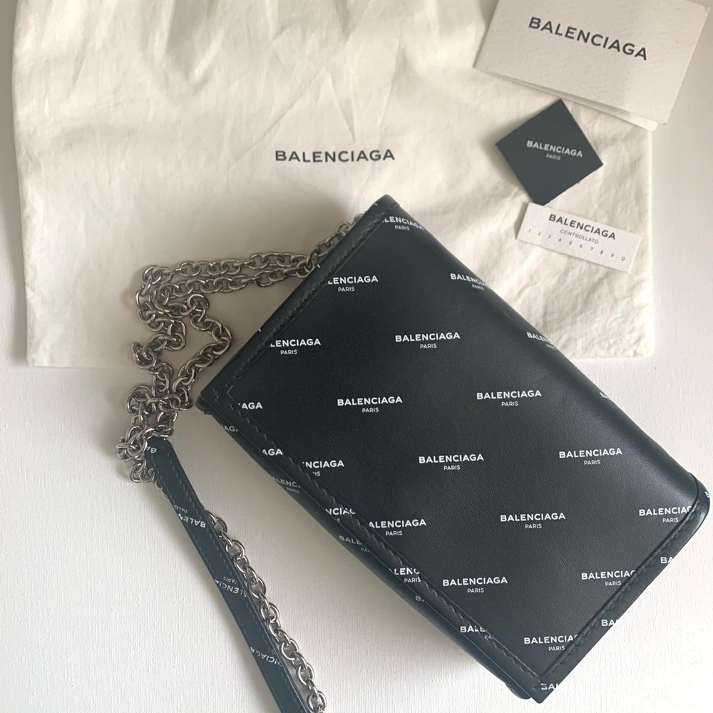 BALENCIAGA CROOS BODY BAG